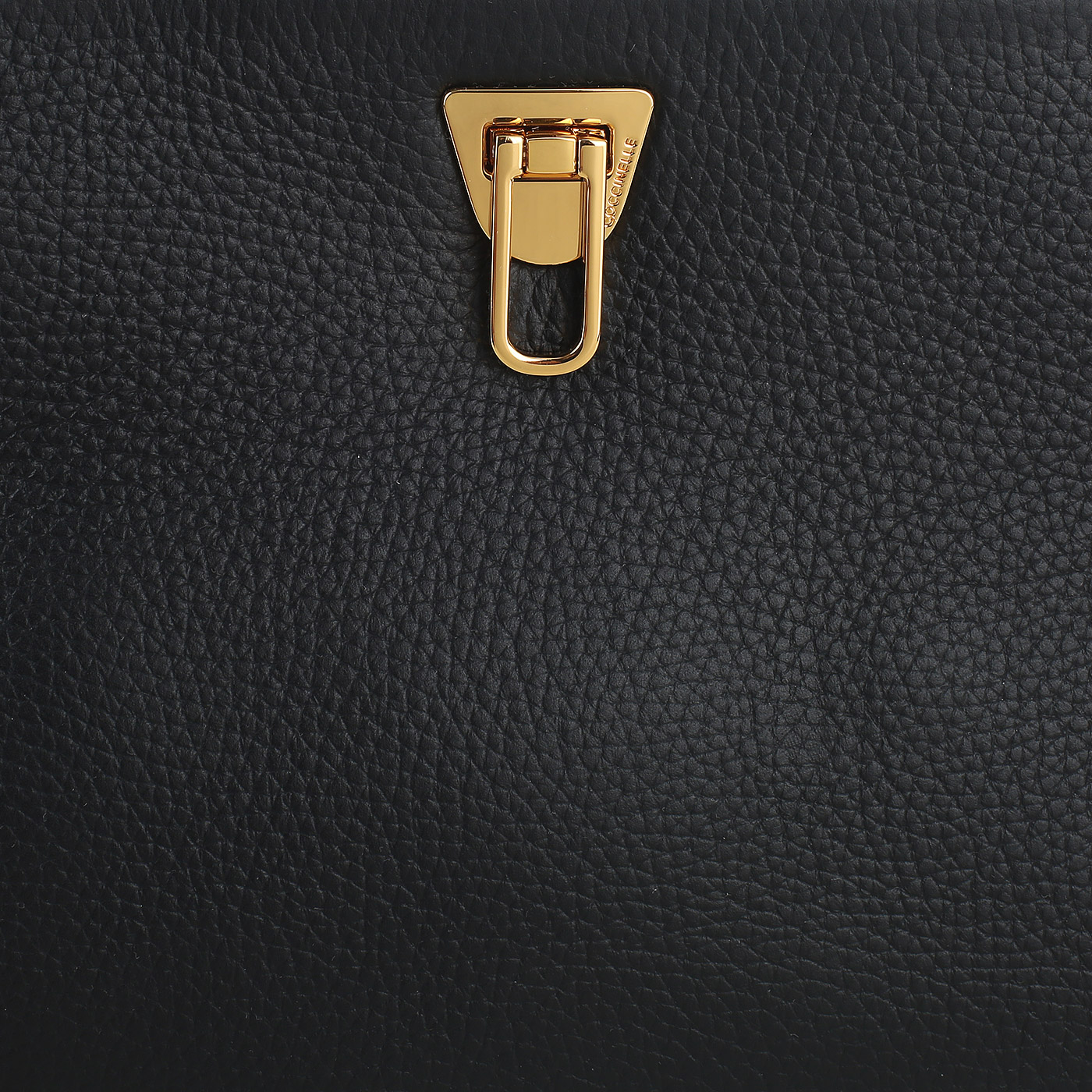 Клатч женский Coccinelle Beat Clutch