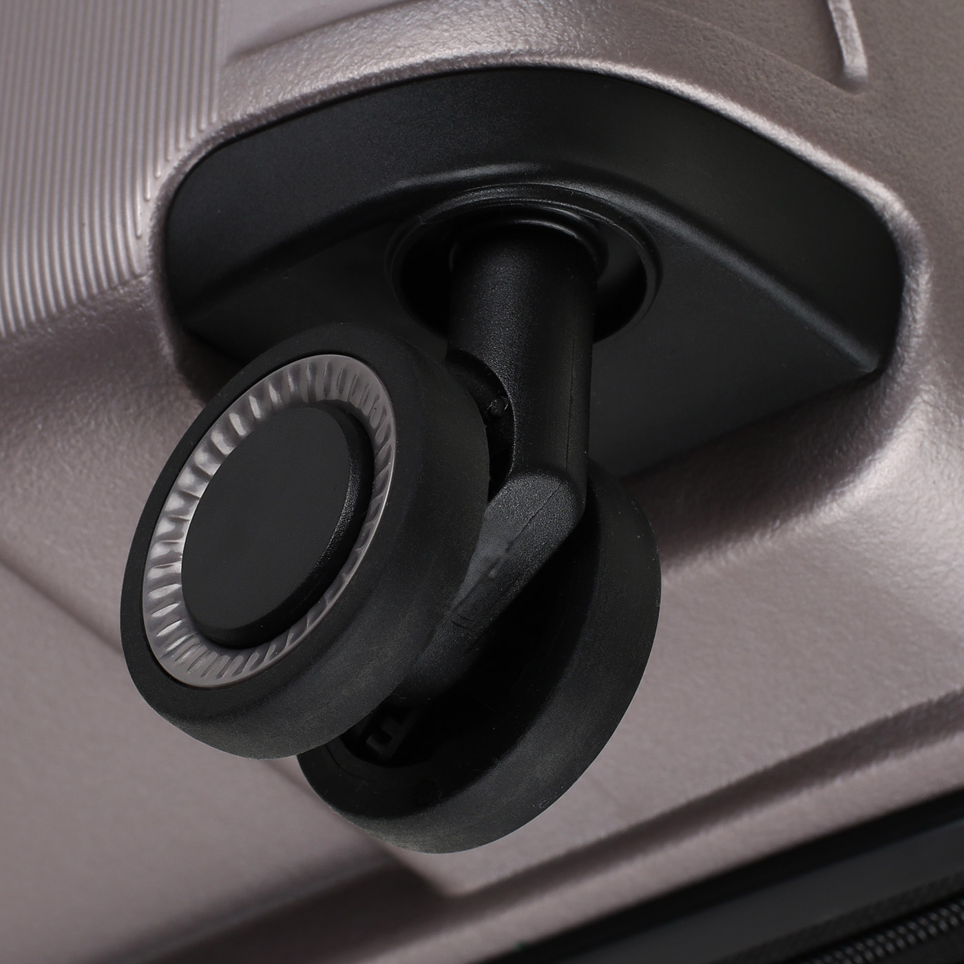 Чемодан большой L из полипропилена с кодовым замком Stevens Millennium