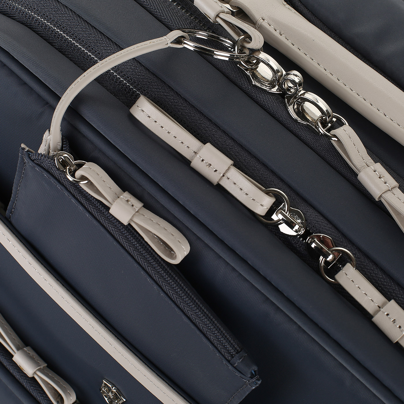 Чемодан для ручной клади тканевый Victorinox Victoria Brilliance