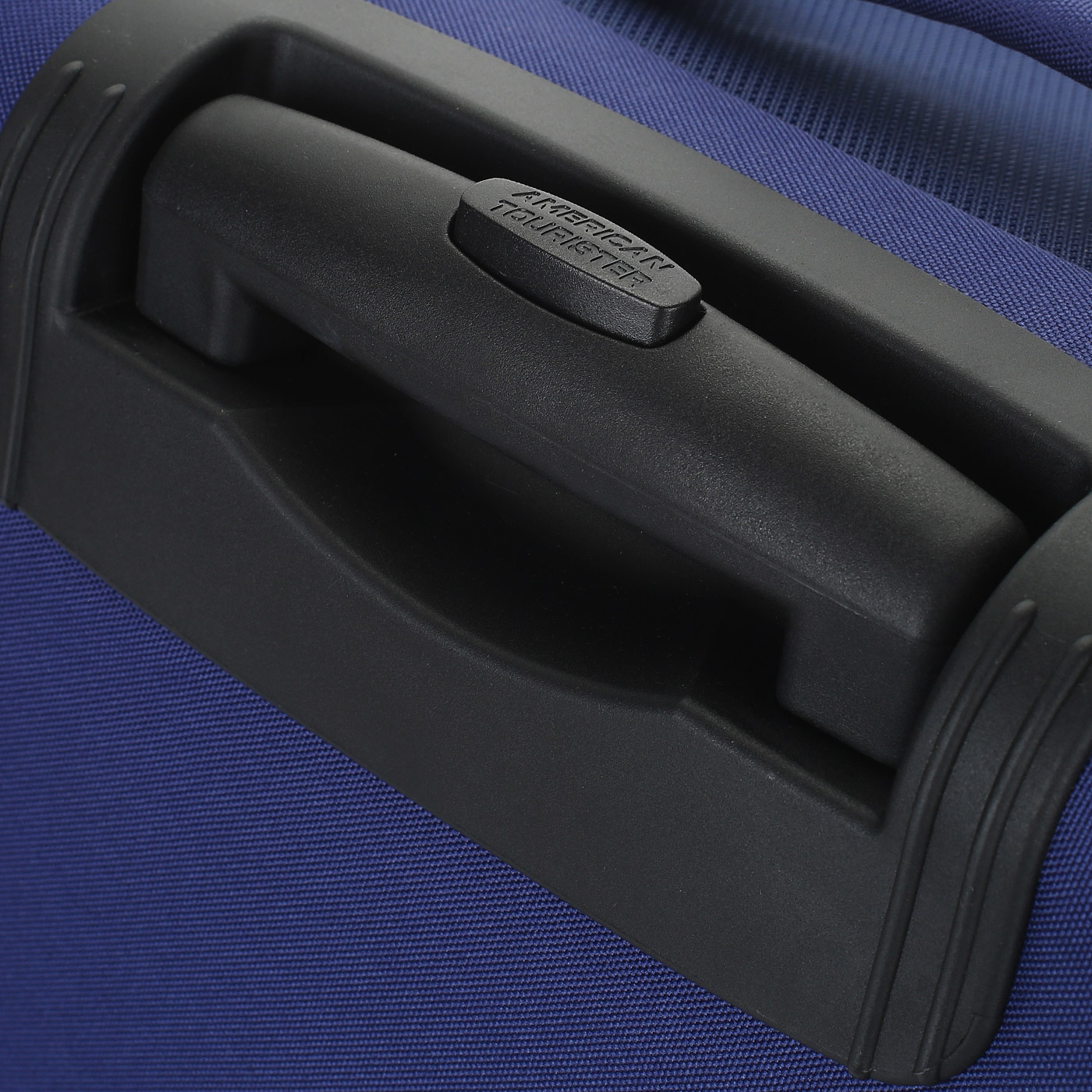 Чемодан средний M тканевый с кодовым замком American Tourister Heat Wave